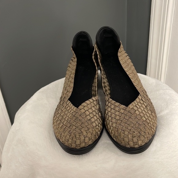 Steven by Steve Madden Women's Metallic Gold Woven Low Heel Shoes – Size 9 - Picture 4 of 7